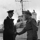 7. juni 1945: Kronprins Olav ønsker Kong Haakon velkommen hjem. Foto: NTB scanpix